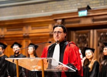 في حفل تخرّج طلاب الماسترفي إدارة الأعمال في باريس:د. فؤاد زمكحل: جئناكم رغم المخاطرلنقول: “مجاهدون للبنان ولن نستسلم”!