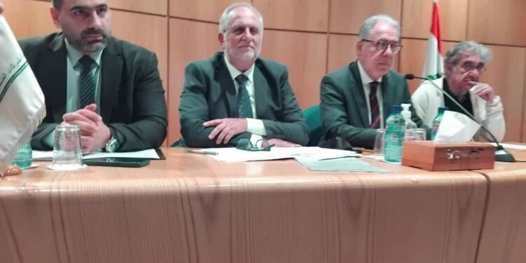 لقاء “دسم” بين رئيس ICC وأصحاب شركات التأمين في ACAL.. •	أسعد ميرزا يخشى استنكاف  شركات الإعادة عن التغطية ويطلب المساعدة من ميقاتي والسفراء  .. •	عبده الخوري مع بوليصة موحّدة للإلزامي و ضد الغير و Pool للتغطية ويرفع بدل قسيمة الـ Vignette •	نديم حداد: سنضيف أصول وأموال شركات التأمين في الخارج الى ميزانيتها المقدّمة للجنة