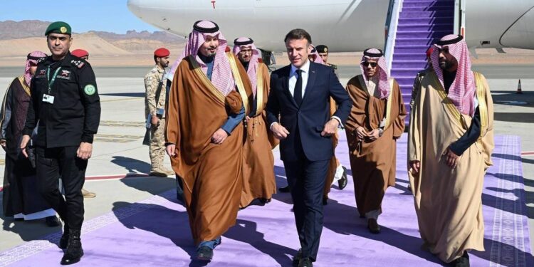 على هامش مؤتمر “مياه واحدة” في الرياض…ماكرون يزرو محافظة العُلاويُعزّز الشراكة الثقافيةبين فرنسا والمملكة…