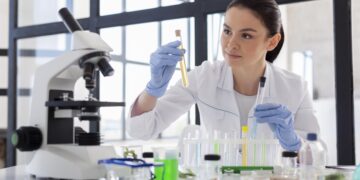 فيما أطباء كُثر يسخرون من العلاجات العشبية… مؤتمر في أبو ظبي يُعيد الإحترام للطب التقليدي ويسعى الى دمجه مع التكميلي…