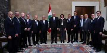 سليم صفير ووفد من جمعية المصارف في قصر بعبدا للتهنئة و وضع سيّده في صورة “التوافقية…” الرئيس عون: الكرة في ملعبنا وكفى ما تحملّه لبنان!