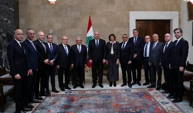 سليم صفير ووفد من جمعية المصارففي قصر بعبدا للتهنئةو وضع سيّده في صورة “التوافقية…”الرئيس عون: الكرة في ملعبناوكفى ما تحملّه لبنان!