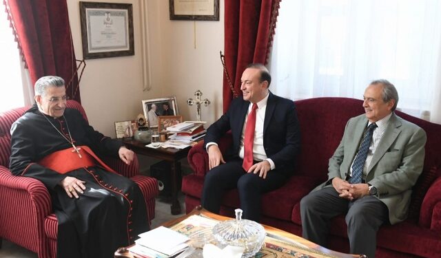 حبيب يزور البطريرك الراعي برفقةالسفير اللبناني في السعودية فوزي كبارهويُجدّد التمنّي بإعادة فتحشارع المصارف المقفل منذ 20 عاماً!