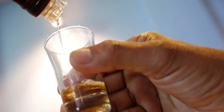 دراسة طبية حديثةتكشف عوامل قد تتسبّب بالزهايمر:مشروبات الرياضيين و تلك الخاصة بالحمية و…الخمور!