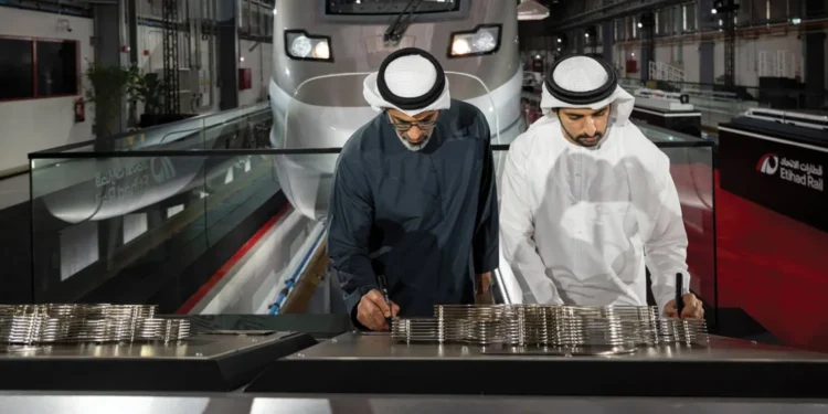 قطار فائق السرعة سيربطأبو ظبي بدبيتسهيلاً لأمور الناس وتعزيزاًللسياحة والإقتصاد…