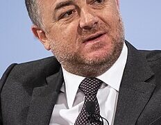 الياس بو صعب يحلّق في الإمارات.. كنائب لرئيس الجامعة الأميركية في دبي أدخل اليها كلية تدرّب الاطباء     على تقديم رعاية صحية هي الأفضل في العالم…