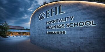 السعودية تطوّر قطاع الضيافة بالتعاون مع كلية لوزان EHL…
