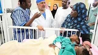 في عملية هي الأصعب..تمّ بنجاح فصل التوأم السيامي“حوى وخديجة”في عملية استغرقت 8 ساعات بـ 5 مراحل…