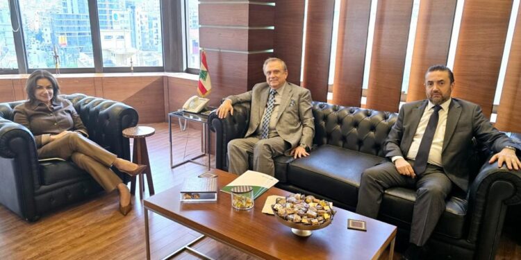 حبيب يُطلع وزيرة الشؤون الاجتماعية على مشاريع مصرف الإسكان