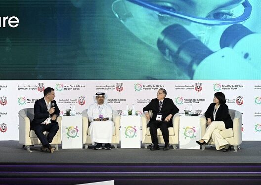 أبو ظبي تواكب الثورة التكنولوجية  في مهنة الطب وسدّ فجوات التقصير:تدريب أكثر من 10 آلاف من العاملين في القطاعمع المحافظة على البُعد الإنساني…