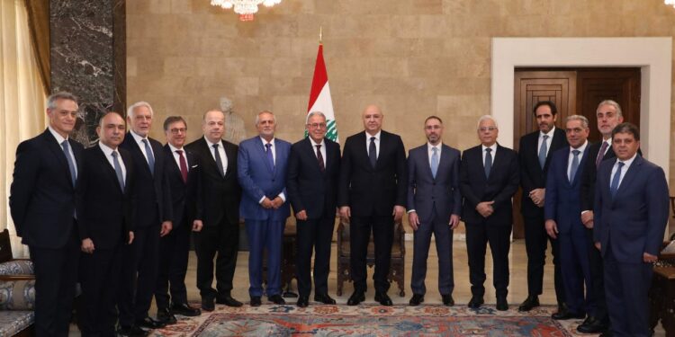 عون أمام وفد جمعية شركات الضمان:    بدأ العمل لاصلاح الاوضاع…    ميرزا عرض مشاكل القطاع  و اموال الشركات العالقة في المصارف…