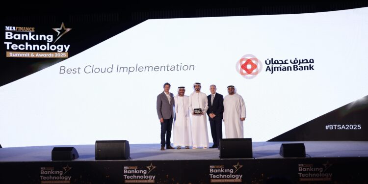 مصرف عجمان يفوز بجائزة الابتكار المتميّز والتميّز الرقمي في الصيرفة الإسلامية