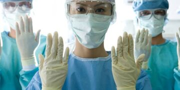 5 أيار يوم عالمي لنظافة الأيدي: القفازات ضرورية لكنّها لا تغني عن غسل الأيدي  ومعالجة النفايات الطبية…