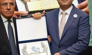 الأردن شارك في احتفالية مرور نصف قرن على إطلاق البطاقة البرتقالية وحمل درع التكريم لعائلة  أحد المؤسسين الراحل غالب أبو قورة.. د. مؤيد الكلوب عن التكريم: مبادرة نبيلة لعمل دَعم تطوّر صناعة التأمين في المنطقة…