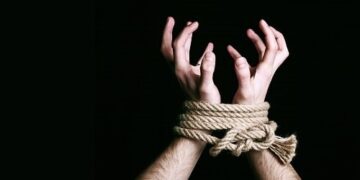 كيف يُمكن تحرير وطن “مسجون في قيد لصوص؟” د. الياس ميشال الشويري: “بوعي جماعي وإرادة شعبية تغييرية وتضافر الجهود المحلية والدولية لدعم لبنان في مرحلة ما بعد الفساد”..
