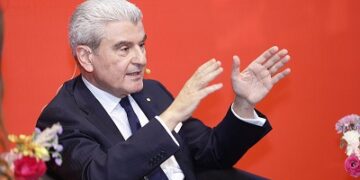 جو عيسى الخوري يجول   على 3 مصانع أدوية لبنانية وجاك صراف يُؤكّد  انخفاض فاتورة استيراد الدواء 40 بالمئة…