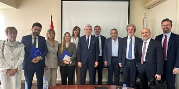 كما داويت جرحاً سال جرح.. فيما عيسى الخوري يبحث فرص تطوير القطاع الخاص… قرار لمجلس الوزراء  يرفع رسم المحروقات!