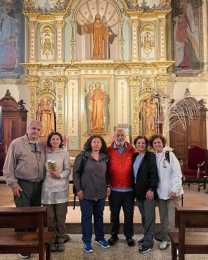 رحلة روحية الى سانتياغو الإسبانية   بين الطبيعة ..الإنسان والسكينة وصولاً الى رفات القديس يعقوب… د. الياس ميشال الشويري: اكتشفتُ الهدوء في ضجيج القدمَيْن  والإيمان في نظرة حيوان أو ابتسامة غريب  والجمال في تعب الجسد…