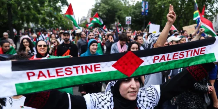 دور المسيحيين اللبنانيينفي الدفاع عن القضية الفلسطينيةفي ضوء مواقف الأطراف الأخرى..د. الياس ميشال الشويري:يجب التعامل مع فلسطين كقضية حقلا كورقة تفاوضية في بازار السياسة…