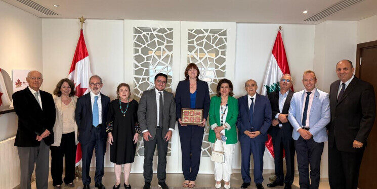 سفيرة كندا في لبناندعت MIDEL الى غذاء-حوار..د. فؤاد زمكحل:طالبنا بخط جوي كندي-لبنانيوبإعادة الإعمار على أسس متينة…