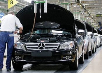 “مرسيديس بنز” استرجعت223 الف سيارة صغيرةبسبب عيوب في الوسائد الهوائية…