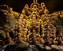 بدا الأكثر إيماناً بالرسالة الإعلامية.. الوزير عيسى الخوري جَمَع الاضداد  في يومَيْن : دعم الصناعة ودعم الفن قائلاً عبارة شهيرة: “لبنان لا يُبدع فقط.. لبنان يُبهر!”