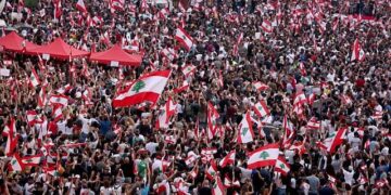 الفرد يفقد خصوصيته في الجماعة ويصبح صدىً لا صوتاً.. د. الياس ميشال الشويري: “لا تستهنْ أبداً بقوة الأغبياء”..