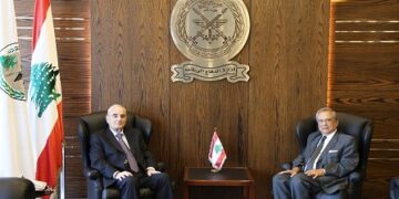 رئيس الإسكان عند وزير الدفاع: “لا نطمح الى أخذ دور أحد في أي موقع كان”…