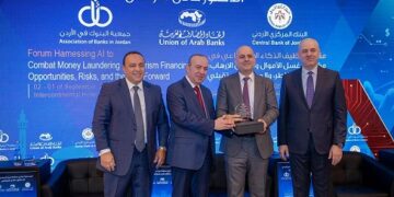 اتحاد المصارف العربية يُكرّم د. مؤيد الكلوبخلال منتدى “توظيف الذكاء الإصطناعيفي مكافحة غسل الأموال وتمويل الإرهاب”…