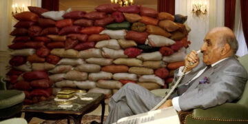 وماذا عن المقارنة بين  حاكمَيْن للمركزي:  أدمون نعيم ورياض سلامة؟ د. الياس ميشال الشويري:  ادمون نعيم حاكم نزيه في زمن الإنهيار والخيانات أما رياض سلامة  فيُمثّل النموذج المعاكس…