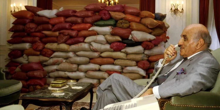 وماذا عن المقارنة بين  حاكمَيْن للمركزي:  أدمون نعيم ورياض سلامة؟ د. الياس ميشال الشويري:  ادمون نعيم حاكم نزيه في زمن الإنهيار والخيانات أما رياض سلامة  فيُمثّل النموذج المعاكس…