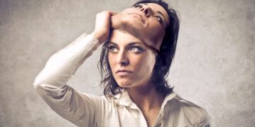 الدين بين الإستغلال السياسي والجوهر الإنساني.. د. الياس ميشال الشويري: “لا تُعادي إنساناً بناءً على دينه بل على أعماله”.