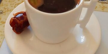 دراسة على حلقات للدكتور غالب خلايليعن سيدة المشروبات: القهوةبعدما أقرّ الطب بفائدتها الصحيةإذا شُربت باعتدال..مكتشفها راعي ماعز عربيومن اليمن انتقلت الى دول العالم…