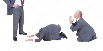 “من يحتاج الى الكلب يقول له:صباح الخير يا سيّدنا”…د. الياس ميشال الشويري معلّقاً:المثل يحثّ على التفريق بين الإحترام الحقيقي والتزلّف…