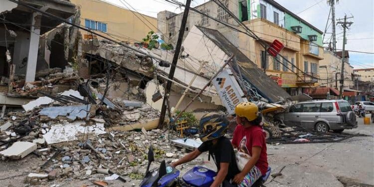 زلزال “بوغو” الفيليبيني يتسبّب بـ 300 هزّة ارتدادية…