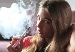 15 مليون قاصر حول العالميدخنون السجائر الإلكترونيةبحجة ضعيفة: هي أفضل من التبغ!