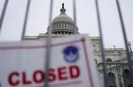 الدولار يبقى المتضرر الأكبر بسبب صراع ترامب مع الديموقراطيين…