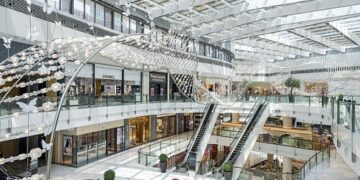 “دبي مول” تحتفل بداية 2026 بمعرض عالمي للأناقة والأزياء يشترك فيه مصممون وقادة  في هذه الصناعة ومؤثرون حول العالم…