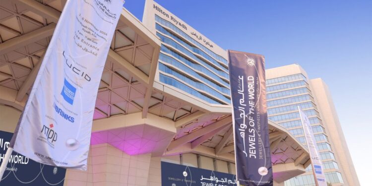 أكثر من ملياري دولار قيمة التحف النادرة في معرض «جواهر العالم»…