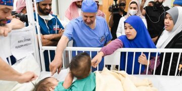 العملية ذات الرقم 67 تتمّ أيضاً بنجاح.. التوأم السيامي الجاميكي انفصل الى اثنين والمملكة تؤكد ريادتها في هذه الجراحة…