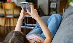 أوروبا تحظر منصات التواصل الاجتماعيلمن دون 16 عاماً