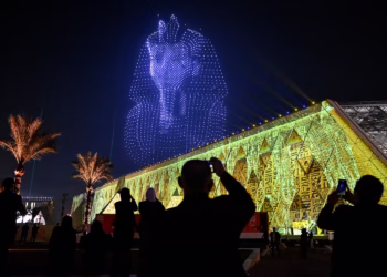 وهج المتحف المصري الكبيريجتذب الآلاف بعد الافتتاح الرسمي