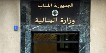 الإنهيار المالي والسياسي مستمر في دولة محاصرة من داخلها.. د. الياس ميشال الشويري معلّقاً: شريان الدولة وصندوقها تحوّلا الى ملكية حزبية والإنعكاسات ستكون وخيمة…