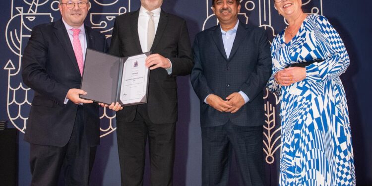 تقديراً لتميُّزها في إعداد الكفاءات الوطنية وتطوير قطاع التأمين السعودي"التعاونية" تفوز بجائزة "أفضل مُنْشأة في برامج التدريب المهني"من معهد التأمين القانوني البريطاني (CII)