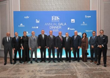 عشاء نقابة الوسطاء في الـ Seaside Pavillon: شموع ملأت الصالة عنوان عودة النور والحياة الى لبنان ونقيب Libs طلال الأنسي يطلب المساعدة ضد الوسطاء غير الشرعيين…