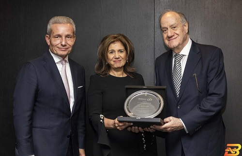 "المصرفيين العرب" تمنح رندة الصادق جائزة الإسهامات المتميزة