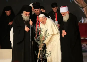 د. الياس ميشال الشويري يتابع الكتابةعن زيارة البابا من منظار تاريخي - كنسي:لبنان بلد متعدد الطوائفلكنه مدعو إلى وحدة الجوهر الوطني..