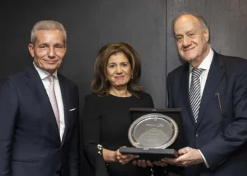 جمعية"المصرفيين العرب"تمنح رندة الصادقجائزة الإسهامات المتميزة...