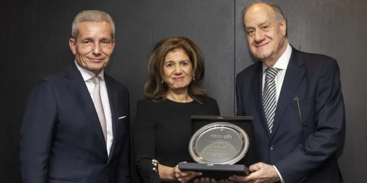 جمعية"المصرفيين العرب"تمنح رندة الصادقجائزة الإسهامات المتميزة...