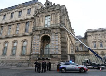 قناة "ديسكفري" نشرت بالتفصيلعملية السطو على متحف اللوفر...